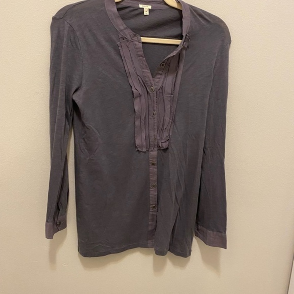 J Crew women’s gray long sleeve blouse size Medium. Buttons 2/3 down Medium gray
